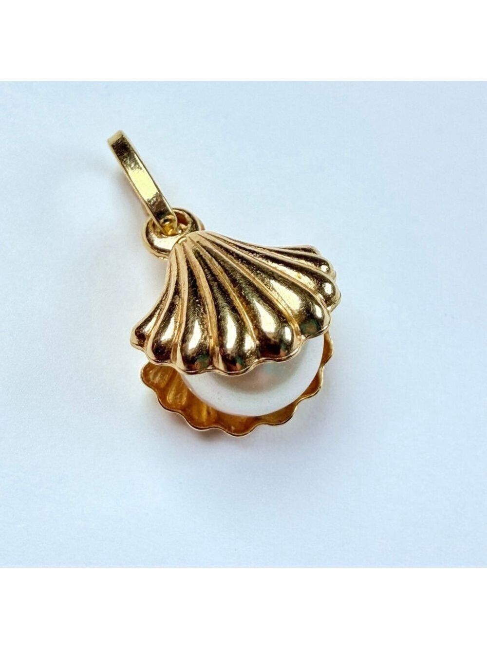 18K Solid Yellow Gold Seashell 7.5MM Pearl Designer Gold Art VTG Pendant Italy - Picture 1 of 7